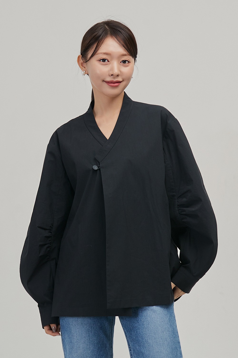 Half moon Sleeve Blouse Jeogori [Black]