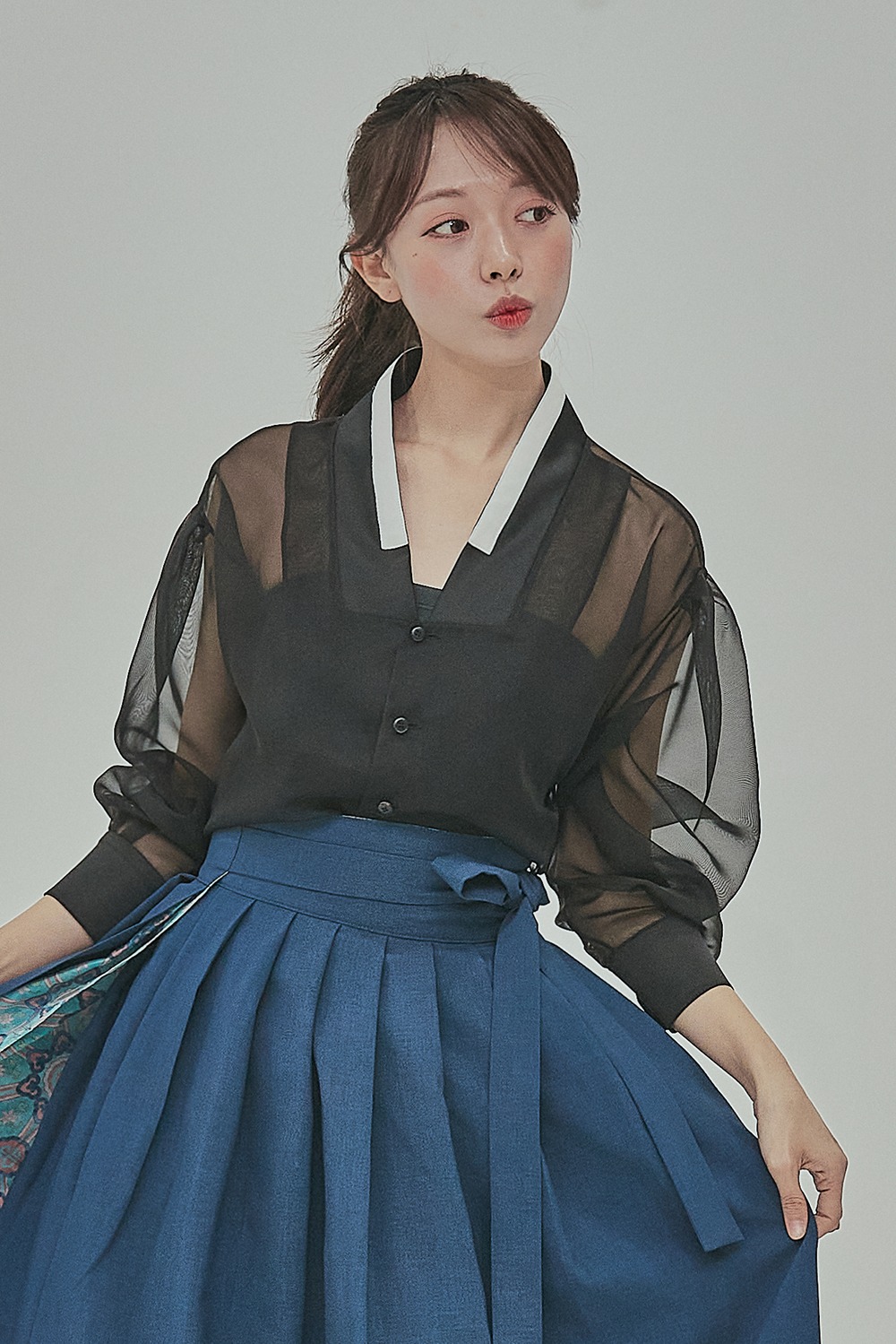 See-through Gangneung Kim Blouse [Black]