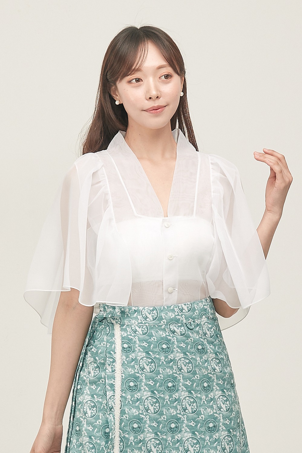 Gangneung Kim wing sleeve blouse [Ivory]