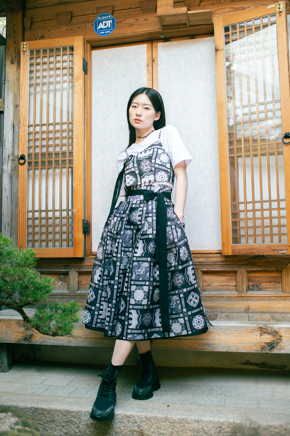 long skirt model image-S21L3