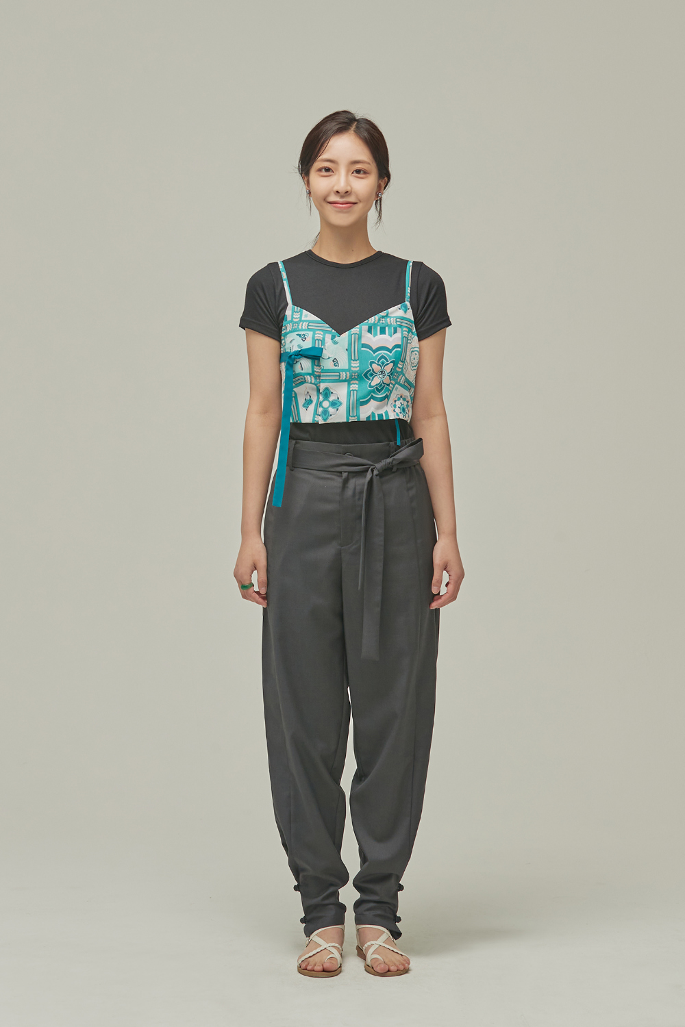 suspenders skirt/pants model image-S20L1