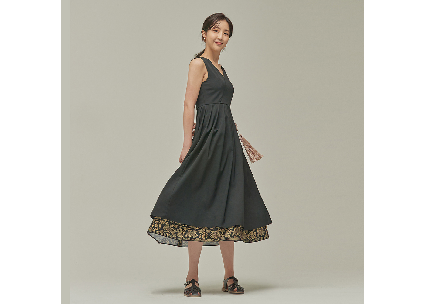 dress model image-S8L4