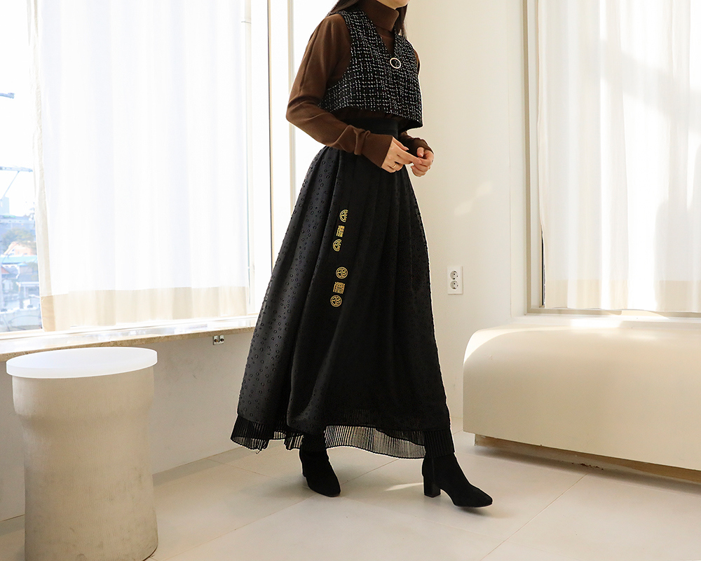 long skirt model image-S8L5