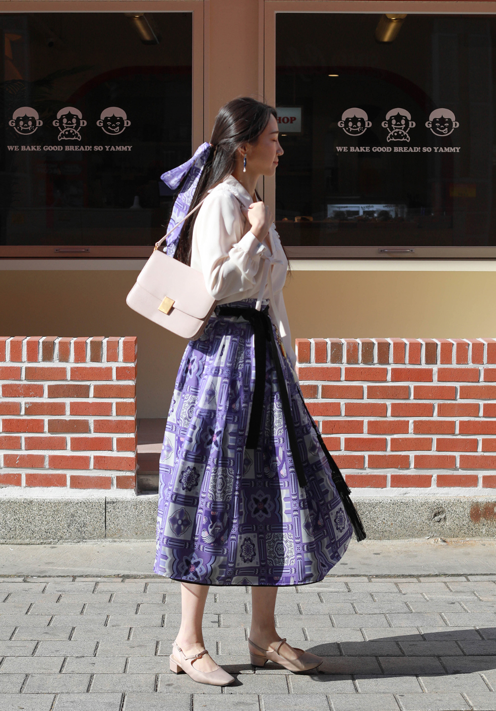 long skirt model image-S22L12