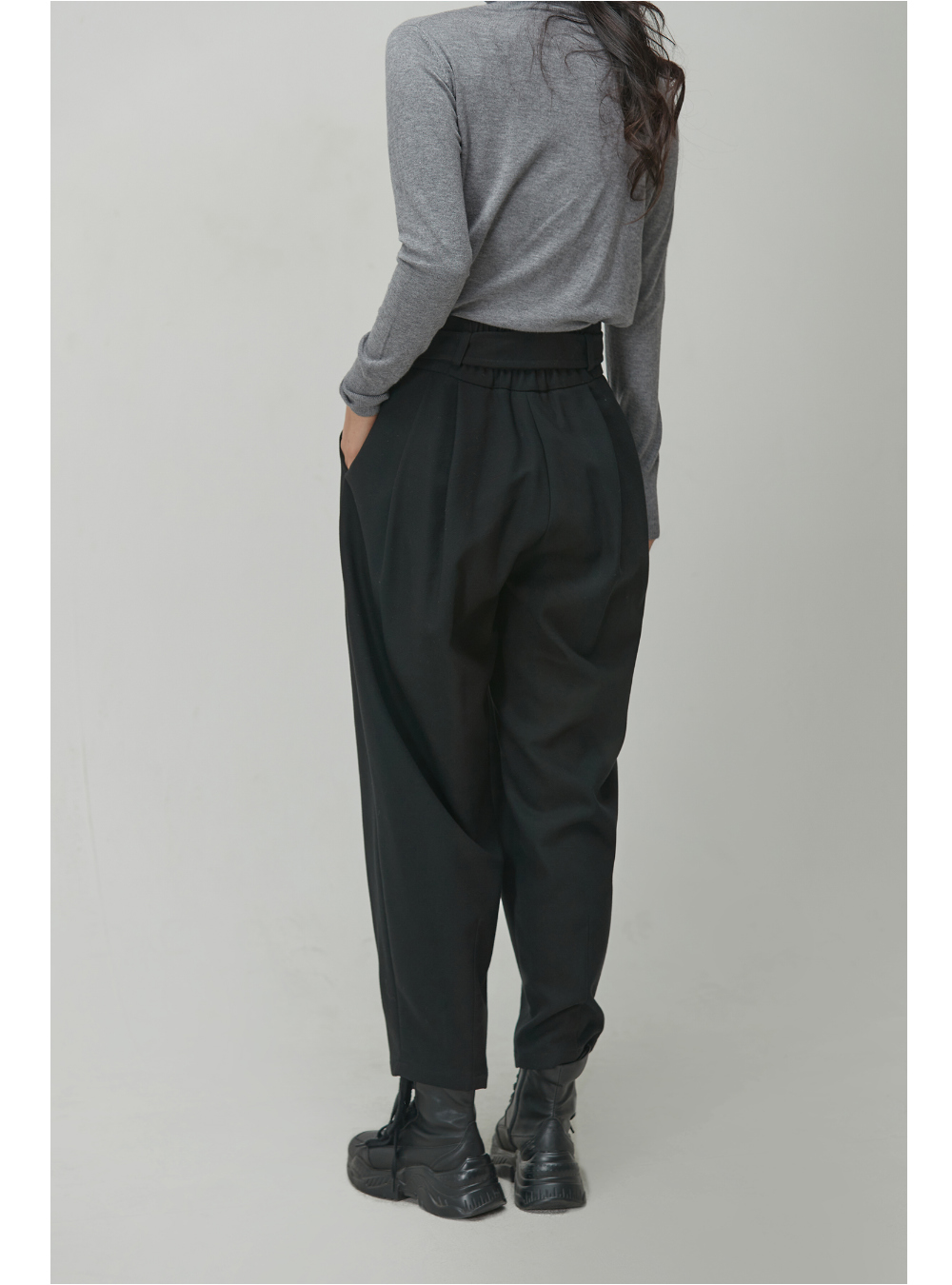 Pants model image-S16L10