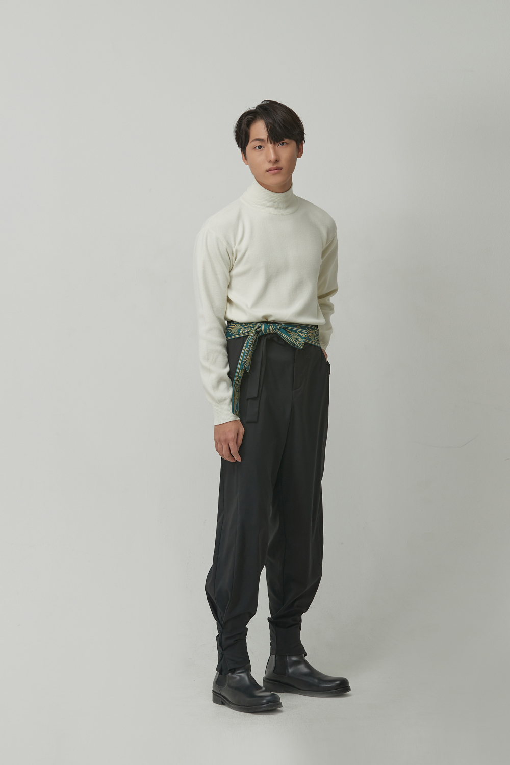 Pants model image-S24L6