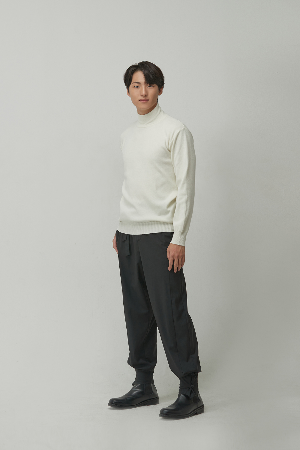 Pants model image-S24L2