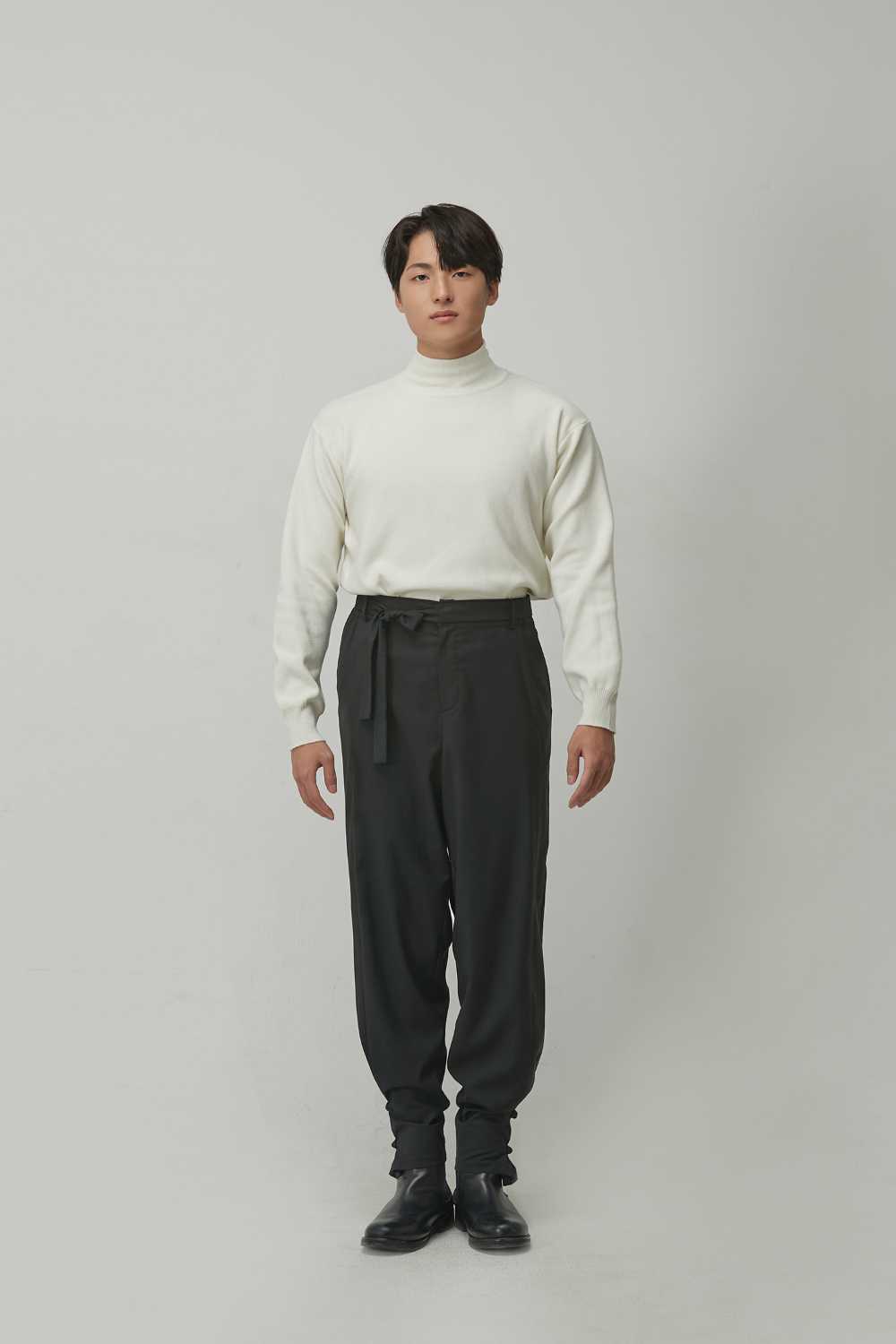 Pants model image-S24L3