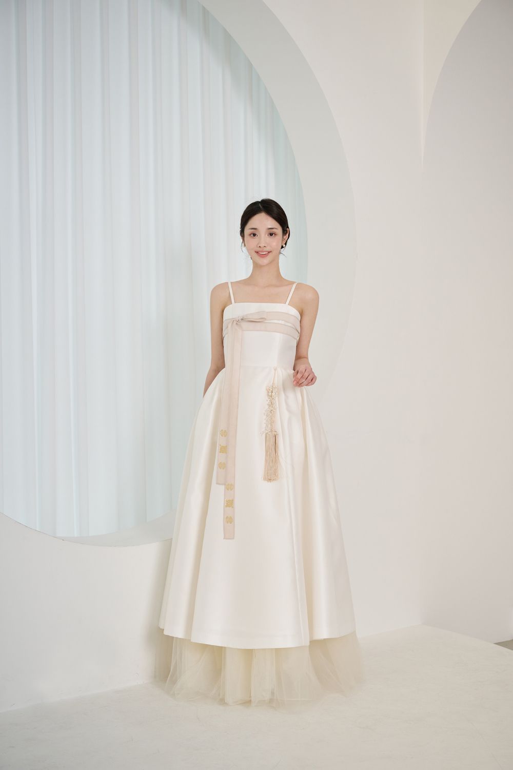 long dress model image-S44L1