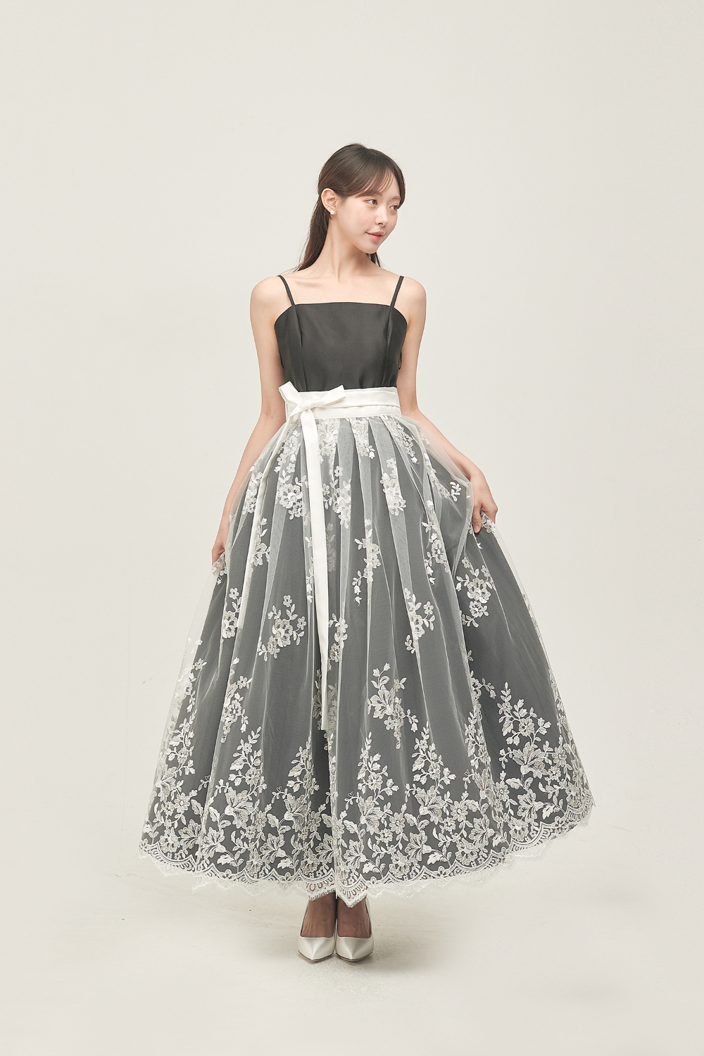 long skirt model image-S61L1