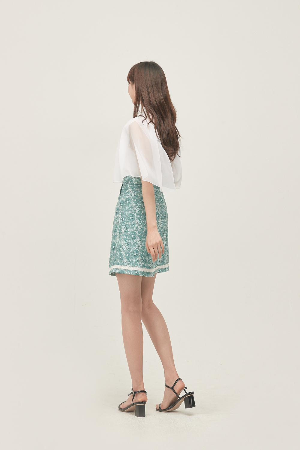 mini skirt model image-S44L69