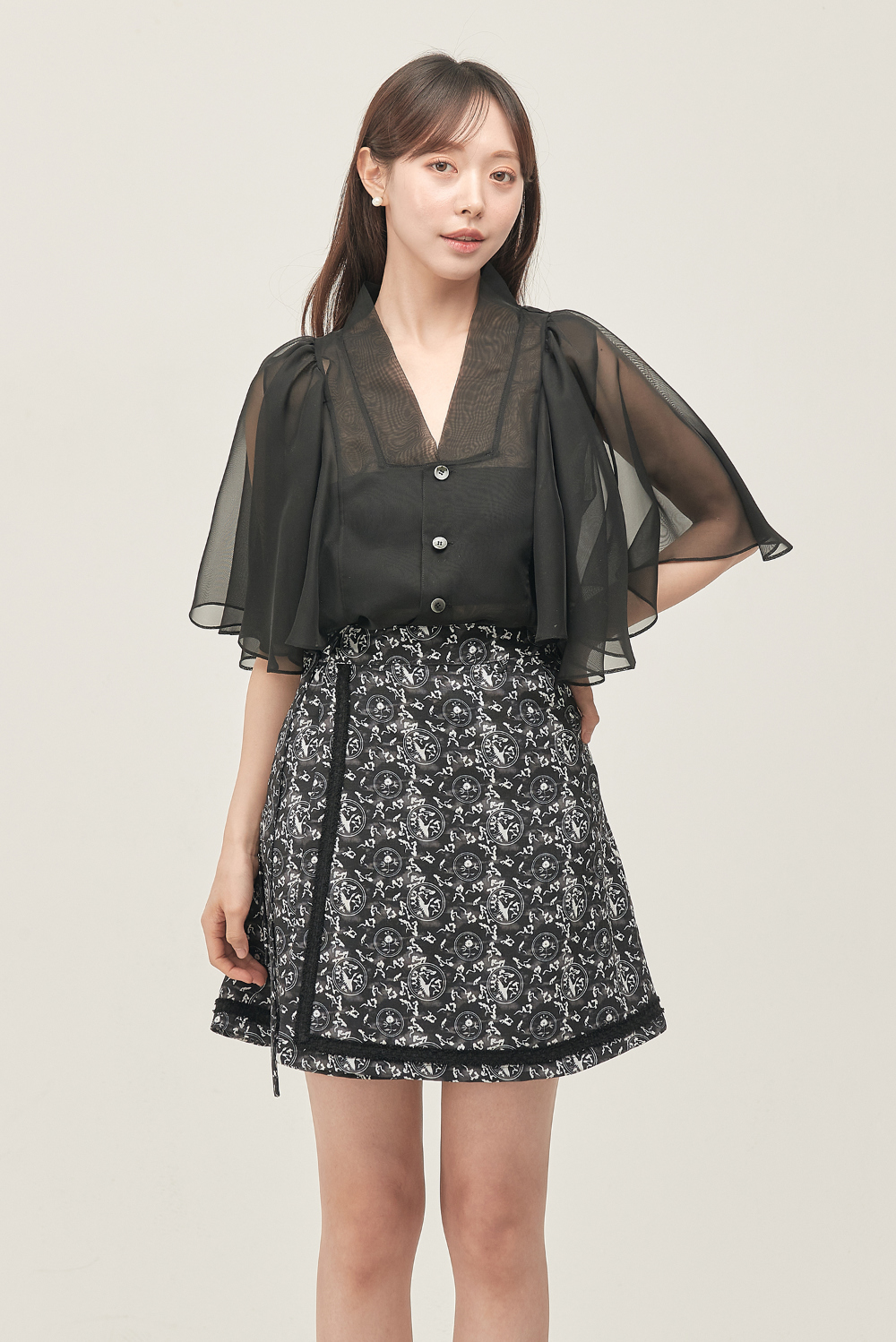 mini skirt model image-S46L43
