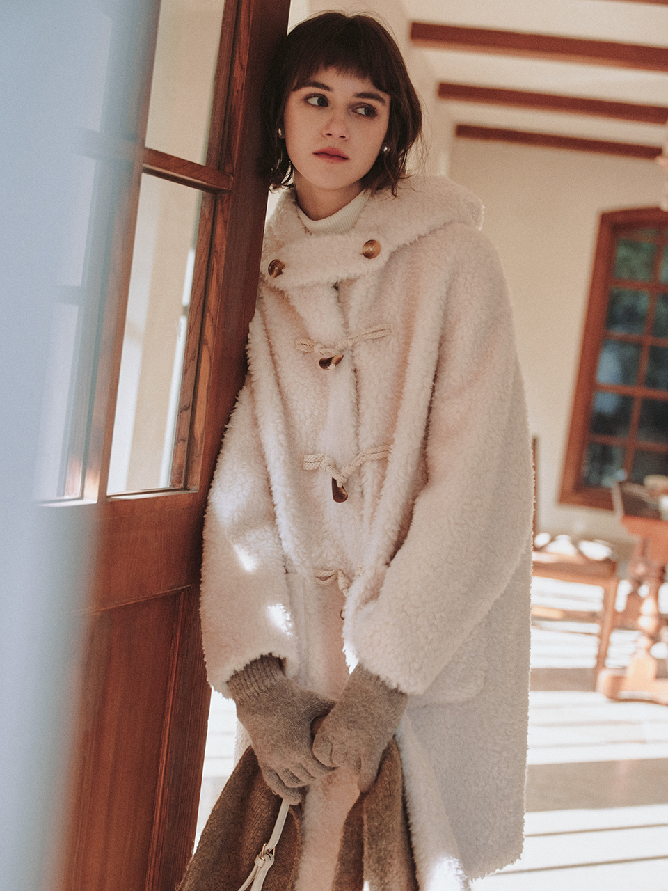 [권은비,아이들_미연 착용] NIECE BEAR wool shearing hoodie coat_white