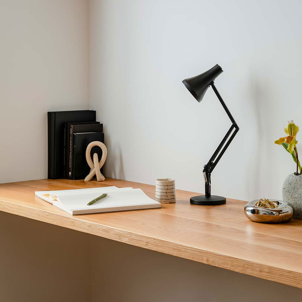 90 Mini Mini Desk Lamp Cabon Black, ANGLEPOISE