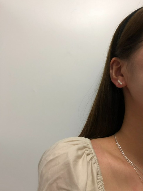 Line pearl earring