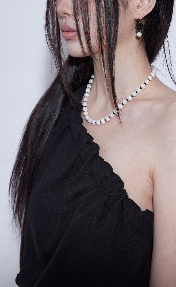 color pearl necklace