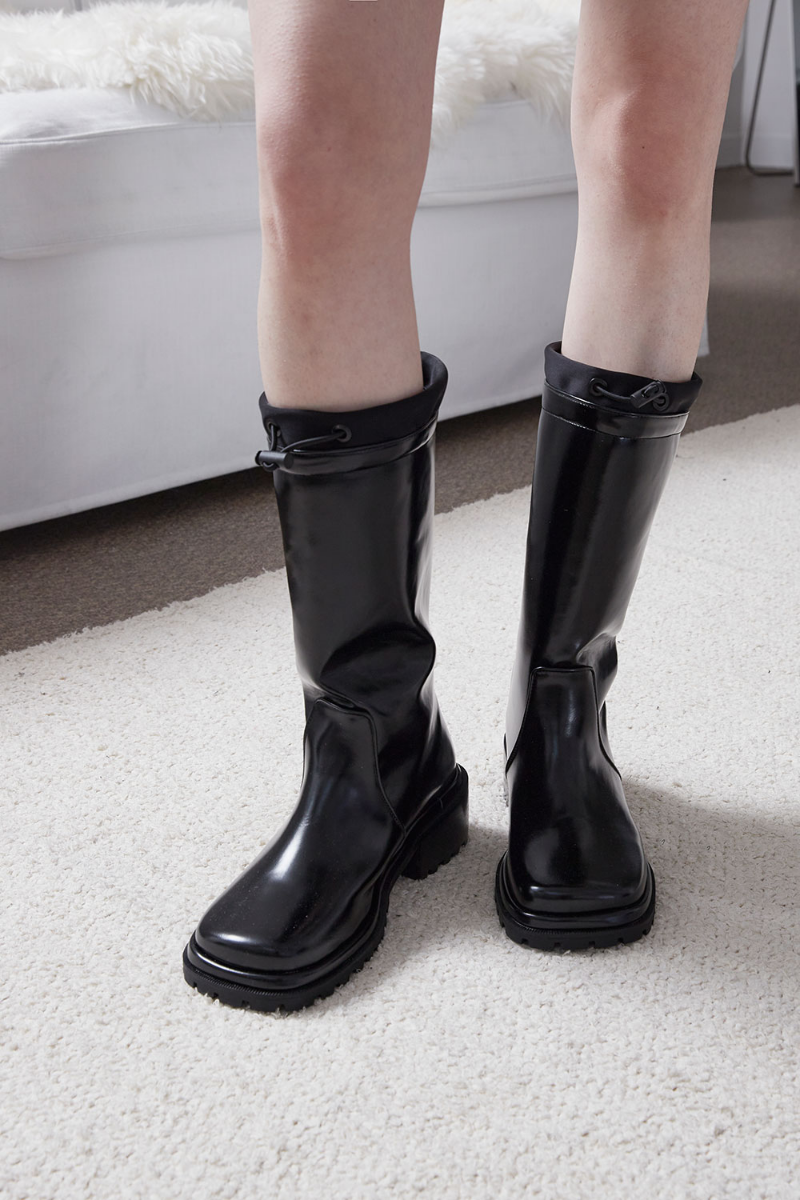 string rain boots (2c)