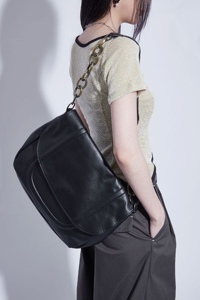 chain flip shoulder bag