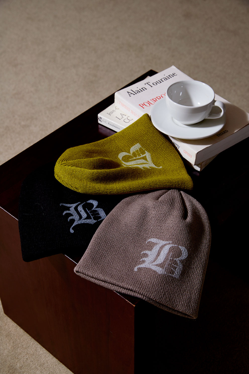 B logo beanie (3c)