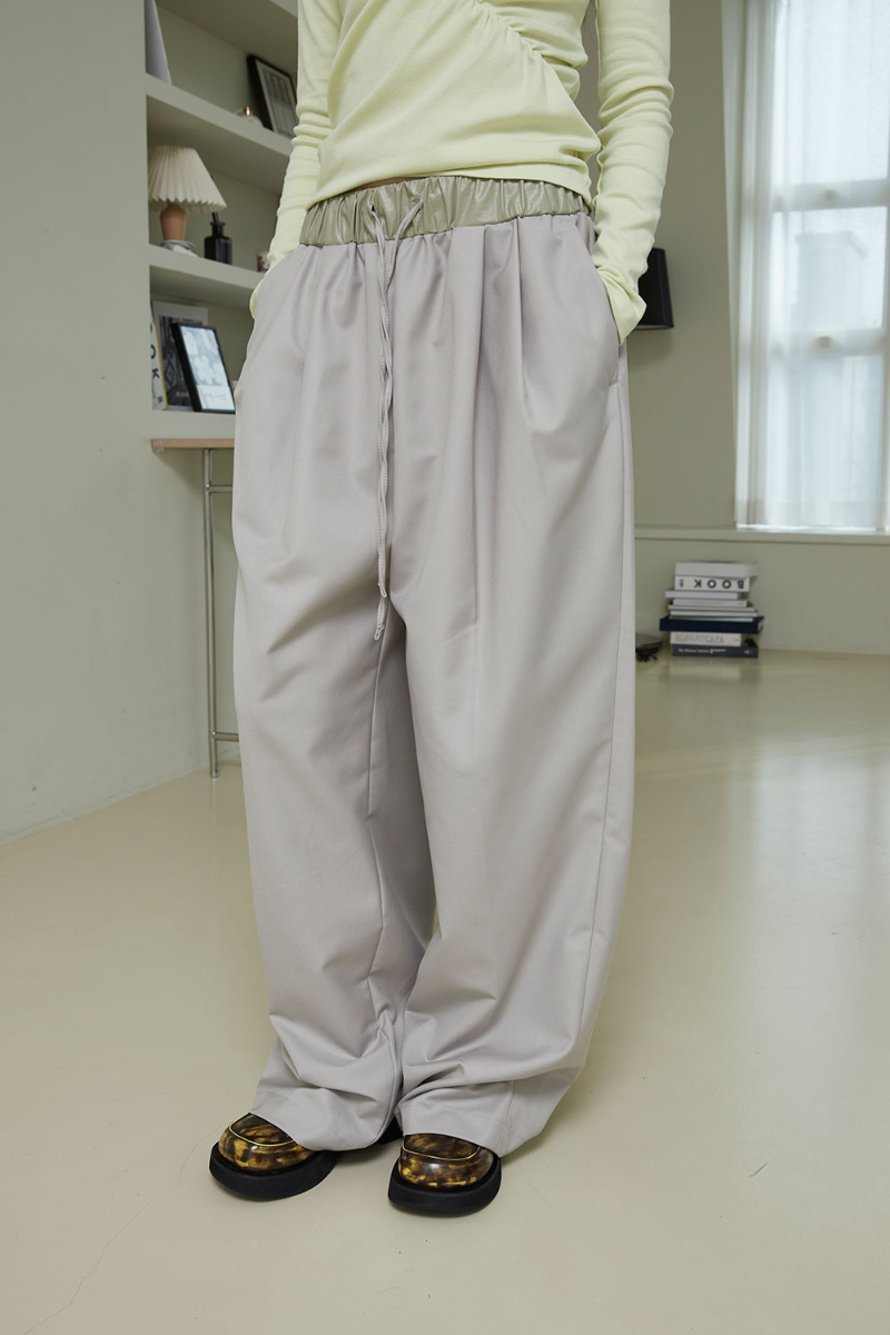 leather banding slacks (3c)