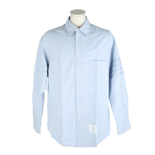 [톰브라운]23SS MWL381A 06496 480 라이트 블루 사선 스트라이프 오버사이즈 남성 셔츠
