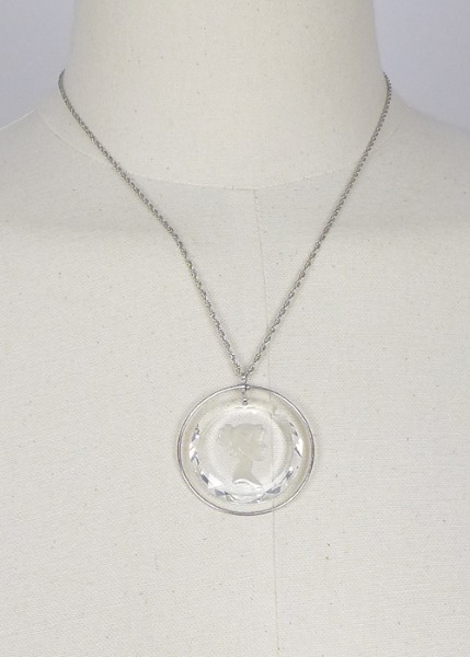 (us)glass cameo necklace