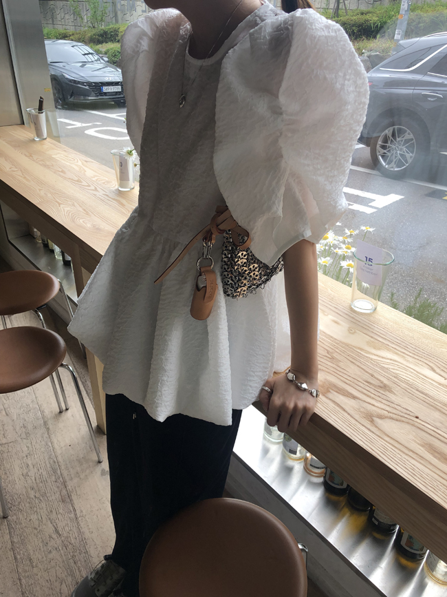 voluminous flared half-sleeve blouse [re-order, 약 7-10일 소요 예정]