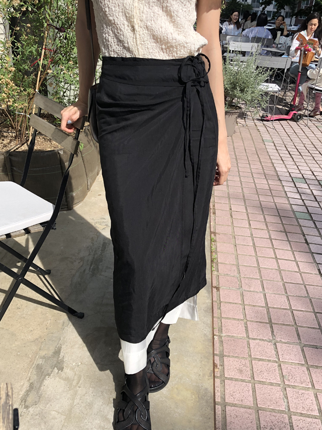 unbalanced side-tie skirt