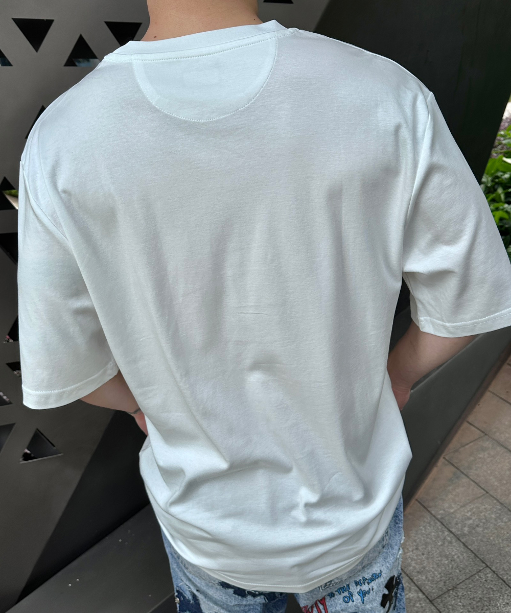 반팔 티셔츠 모델 착용 이미지-S2L12