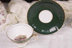 앤슬리 포래스트 그린 핸드페인트  (서명 D. JONES) 컵&amp;소서 Aynsley Forest Green Hand painted (Signed D. JONES) Cup &amp; Saucer circa 1930