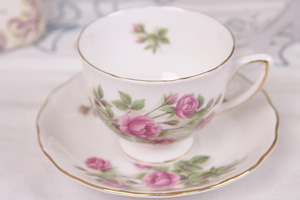 로얄 베얼 컵 &amp;소서 Royal Vale Cup &amp; Saucer circa 1960