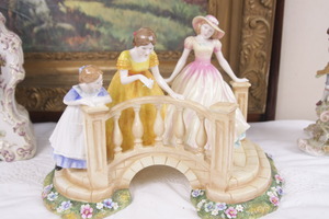 로얄 돌톤&quot;명성&quot;  한정판 피겨린 &quot;오후 산책&quot; Royal Doulton &quot;Prestige&quot; Limited Edition Figurine &quot;An Afternoon Stroll&quot; HN4957 dated 2006  (ONLY 150 MADE)