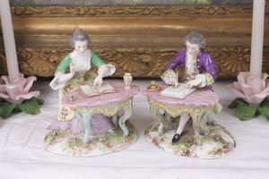 18 세기 마이센 피겨린 한쌍  &quot;편지 쓰는 부부&quot; !!데미지!! 18th C. Meissen Figurine Pair &quot;Couple Writing Letters&quot; - AS IS