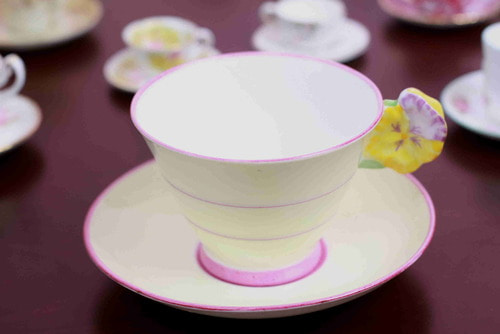 로얄 파라곤 아트 데코 플라워 핸들 컵&amp;소서 Royal Paragon Art Deco Flower Handle Cup &amp; Saucer dtd 1931 - AS IS