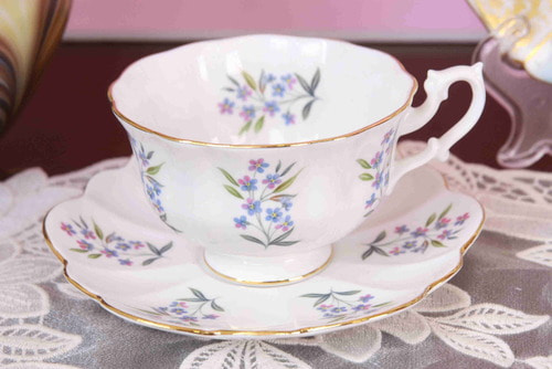 쉘리 (잉글랜드) 컵&amp;소서 Shelley (England) Cup &amp; Saucer circa 1945 - 1966