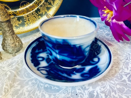 초기 플로우 블루 스테포셔 핸들 없는 컵&amp;소서 Early Flow Blue Stafforshire Handless Cup and Saucer (Brush Stroke) circa 1850 - AS IS