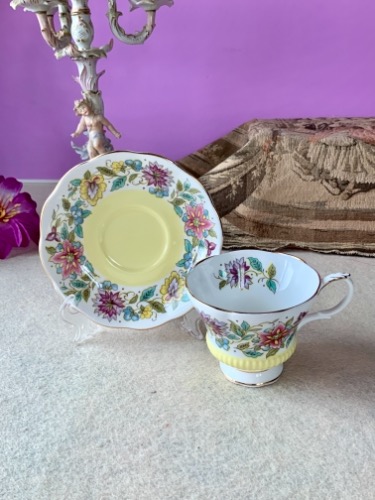 로얄 알버트 &quot;Jacobean&quot; 컵&amp;소서 Royal Albert &quot;Jacobean&quot; Cup &amp; Saucer circa 1950