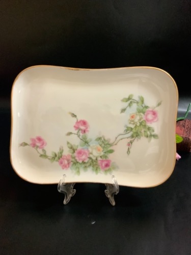 Tressemanes &amp; Vogt 핸드페인트 발달린 드레서/향수병 트레이 Tressemanes &amp; Vogt Limoges Hand Painted Footed Dresser / Perfume Tray circa 1890