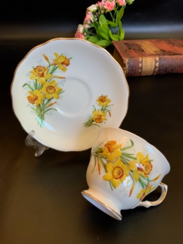 로얄 벨 컵&amp;소서 Royal Vale Cup &amp; Saucer circa 1940