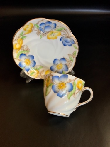 솔즈베리 &quot;아드리안&quot; 컵&amp;소서 Salisbury &quot;Adrian&quot; Cup &amp; Saucer circa 1940