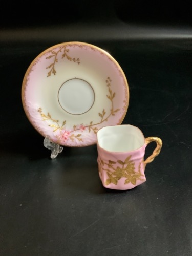 H &amp; C 리모지 핸드페인트 데미타스 (에쏘잔) 컵&amp;소서  H &amp; C Limoges Hand Painted Demitasse Cup &amp; Saucer circa 1900