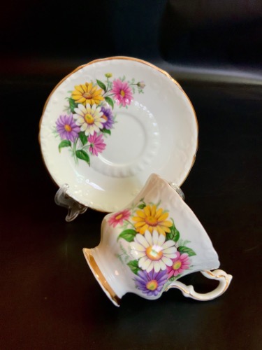 로얄 빅토리아 컵&amp;소서 Royal Victoria Cup &amp; Saucer circa 1980