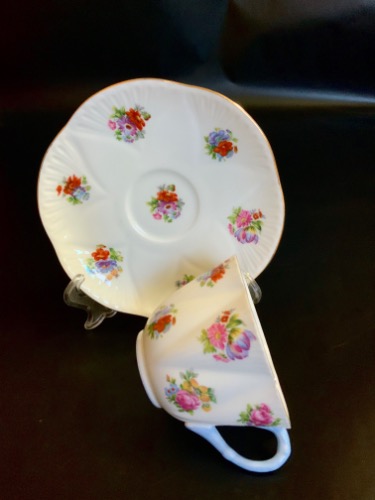 쉘리 &quot;Dainty Floral&quot; 굽있는 컵&amp;소서 Shelley &quot;Dainty Floral&quot; Pedestal Cup &amp; Saucer circa 1930