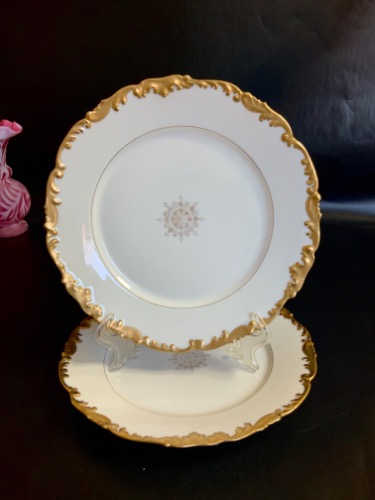 Tressemanes &amp; Vogt 리모지 골드 안 화이트 디너 플레이트 Tressemanes &amp; Vogt Limoges Gold on White Dinner Plate circa 1892