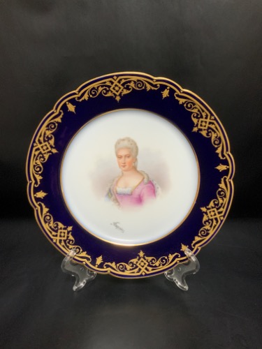 19세기 세브르 핸드페인트 Desse De Berry 초상화 플레이트  - 아티스트 서명 19th C. Sevres Hand Painted Portrait Plate of Desse De Berry - Artist Signed (Fourastier)