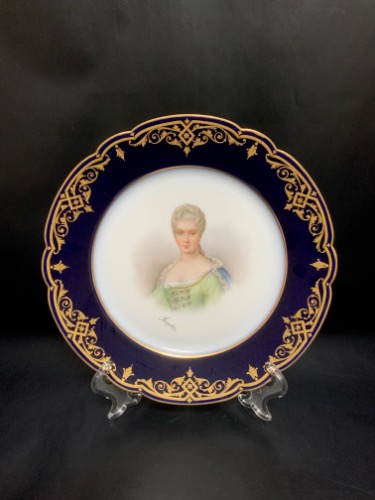 19세기 세브르 핸드페인트 Marie Adelaide 초상화 플레이트  - 아티스트 서명 19th C. Sevres Hand Painted Portrait Plate of Marie Adelaide - Artist Signed (Fourastier)