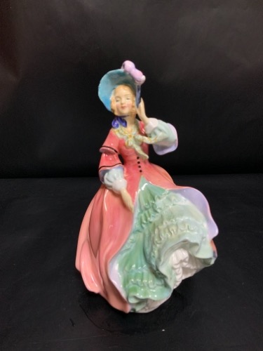 로얄 돌턴 피겨린  &quot;Spring Morning&quot;  Royal Doulton Figurine &quot;Spring Morning&quot; circa 1940 - 1963