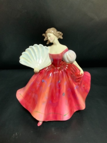 로얄 돌턴 피겨린 &quot;첫왈츠&quot; Royal Doulton Figurine &quot;First Waltz&quot; circa 1978