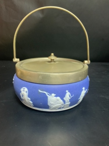 웨지우드 제스퍼웨어 핸들 박스W/은도금 핸들 탑 Wedgwood Jasperware Handled Box with Plated Nickel Silver Handle and Top circa 1915