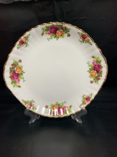 로얄 알버트 &quot;올드 컨트리 로즈&quot; 미디음  핸들 서빙 플레이트 Royal Albert &quot;Old Country Roses&quot; Medium Handled Serving Plate circa 1962